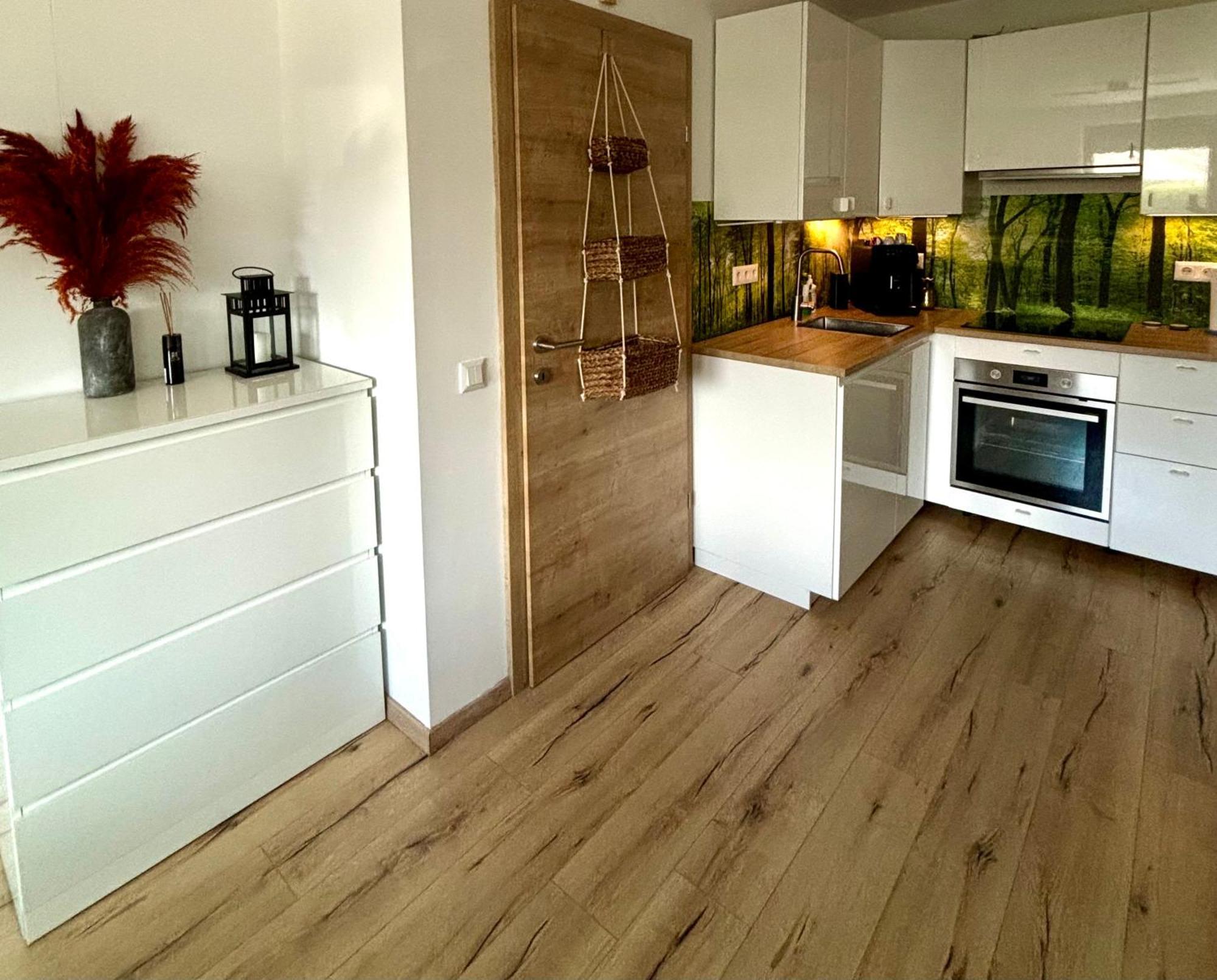 Schoene Wohnung Mit Terrasse Und Parkplatz Фельден-ам-Вёртер-Зе Экстерьер фото